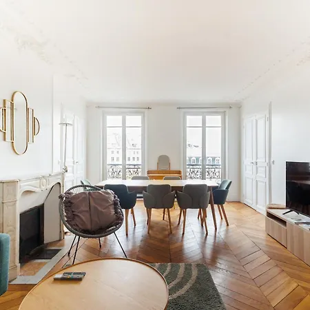 Large 4 Bedroom Near Bastille Paris