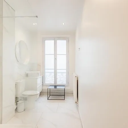 Large 4 Bedroom Near Bastille * Parigi