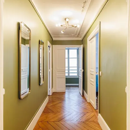 Large 4 Bedroom Near Bastille * Parigi