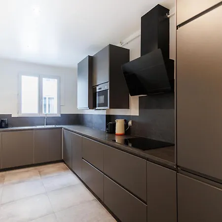 Large 4 Bedroom Near Bastille Parigi