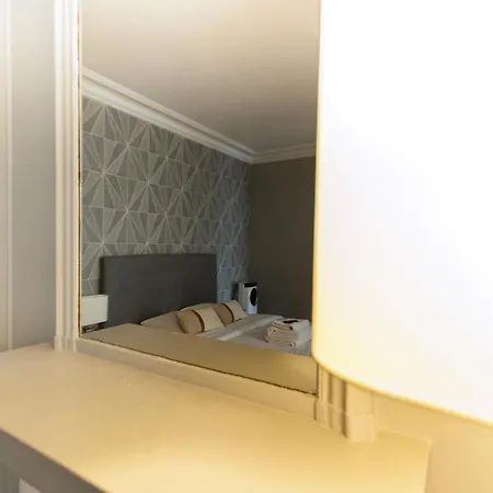 Large 4 Bedroom Near Bastille Apartment Paris