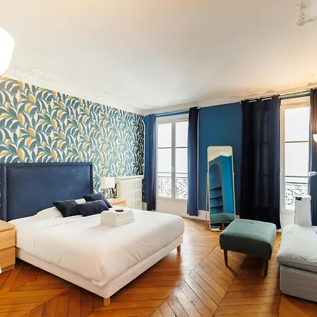 Large 4 Bedroom Near Bastille Appartamento