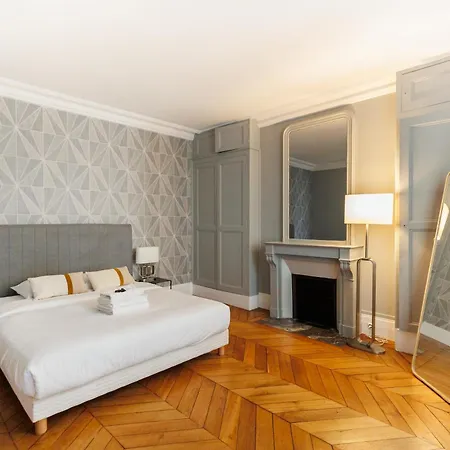 Large 4 Bedroom Near Bastille Parigi